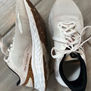 New Balance Size Women’s 8